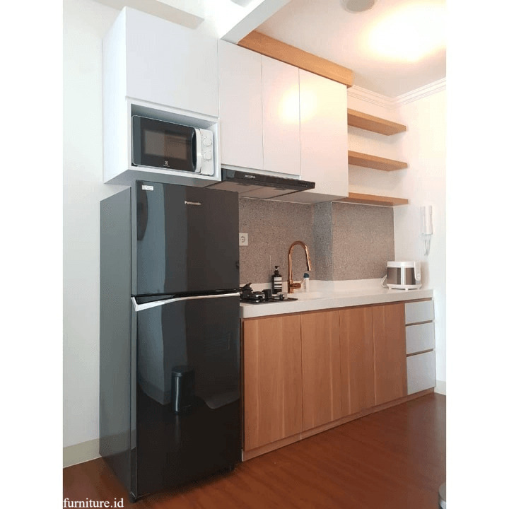 Kitchen Set Minimalis Modern dengan Variasi Ambalan di Sudut